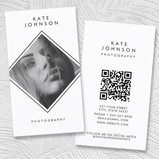 Carte De Visite Photographie moderne simple noir et blanc Code QR (Modern Simple Black & White Photography QR Code Business Card)