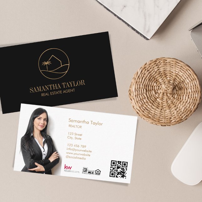 Carte De Visite Réalisateur professionnel moderne Insérer une mais (Modern and professional real estate logo design by Savanamm)