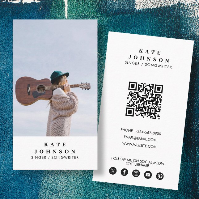 Carte De Visite Simple chanteur musicien Photo Médias sociaux Code (Simple Singer Musician Photo Social Media QR Code Business Card)
