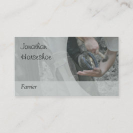 Carte De Visite Un cheval étant chaussé, version grise