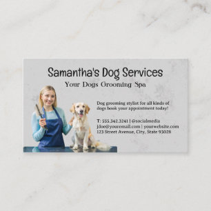 Carte De Visite Une femme qui cultive un chien dans un salon