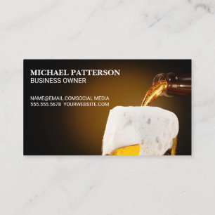 Carte De Visite Verser la bière dans la Mug