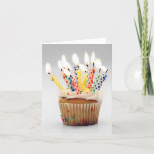 Carte de voeux d'anniversaire de petit gâteau