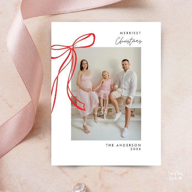 Carte de vœux de Noël avec photo de famille au nœu (Modern Red Bow Family Photo Christmas Joyful Bright Minimalist Greeting Postcard)