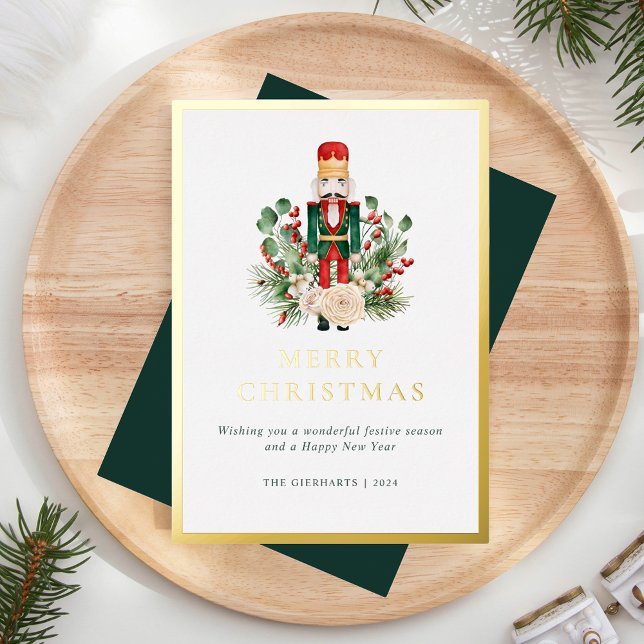 Carte De Vœux En Aluminium Casse-Noisette de Noël Baies Rouges Élégant (Merry Christmas Elegant Nutcracker Greenery Greetings Card Gold Foil)