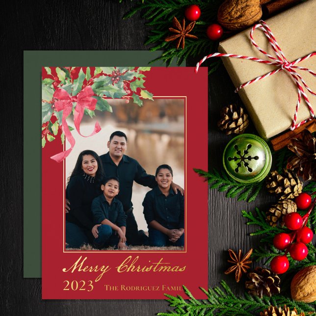 Carte De Vœux En Aluminium Joyeux Noël Holly et Berry Green Photo (Celebrate Christmas in classic, elegant style with gold foil one-photo cards)