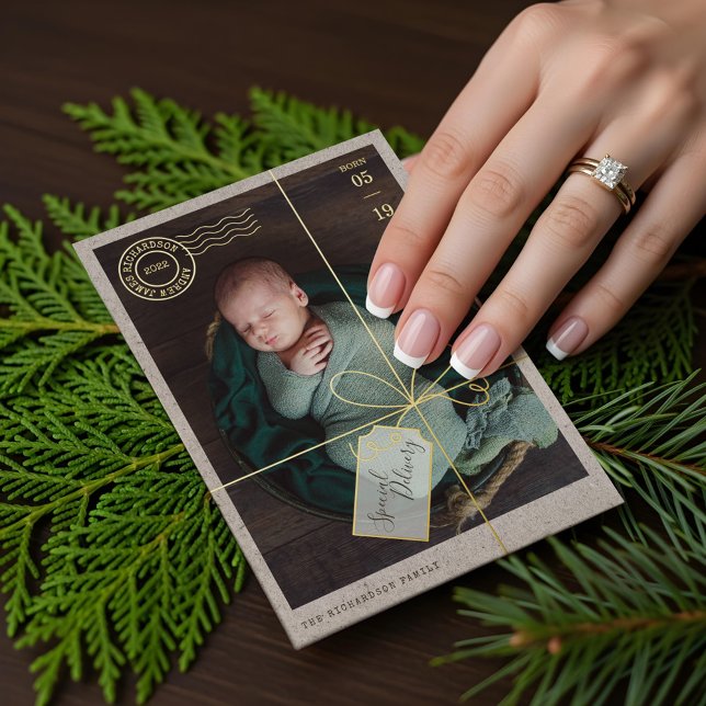 Carte De Vœux En Aluminium Livraison spéciale Parcelle Baby Birth Stats & Pho (Special Delivery Parcel Baby Birth Stats & Photo Foil Holiday Card)