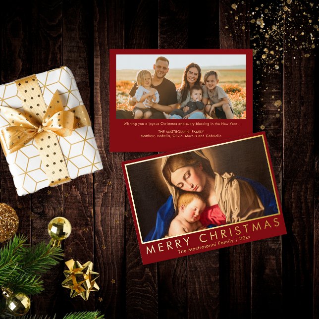 Carte De Vœux En Aluminium Madonna & Enfant Noël religieux avec photo (Real gold foil religious Christmas card with Madonna and Child and family photo on red background.)