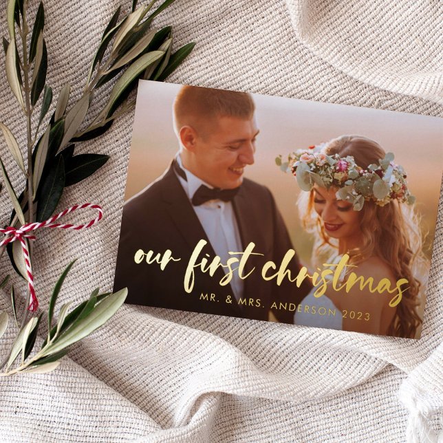 Carte De Vœux En Aluminium Notre premier Noël | Deux photos modernes (An elegant, gold foil holiday photo card for your first married Christmas)