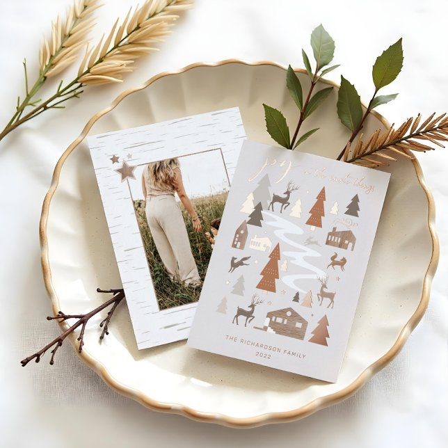 Carte De Vœux En Aluminium Simple Joy Woodland Animaux & Cosy Village Photo (Simple Joy Woodland Animals & Cozy Village Photo Foil Holiday Card)