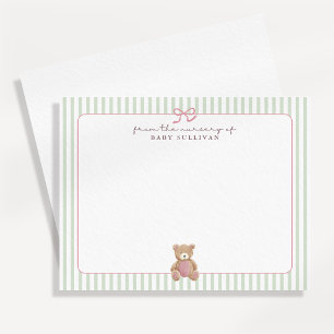 Carte de vœux pour la nurserie avec un ours en pel