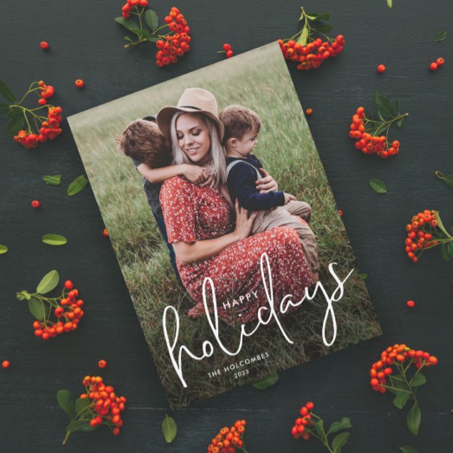 Carte de vœux simple avec un script moderne et une (Modern Script Happy Holidays Photo Holiday Card with Handwritten Typographic Overlay.)