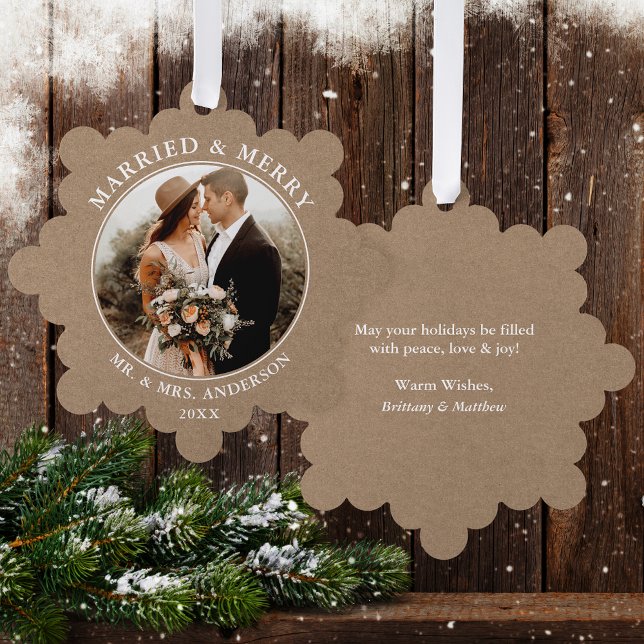 Carte Décorative Rustique Kraft marié et joyeux Mariage photo (A greeting card that is also an ornament! Customize with your photo and personalized text.)