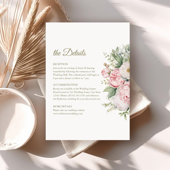 Carte Détails du Mariage floral Pale Peach et Blus (Pale Peach and Blush Floral Wedding Details Card on a boho wedding table.)