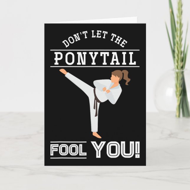 Carte Dont Let The Ponytail Fool You Funny Karateist Gir (Devant)