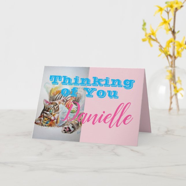 Carte drôle de chat tigré pensant à vous (Fleur jaune)