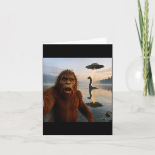 Carte Drôle de selfie de Bigfoot avec le monstre du Loch