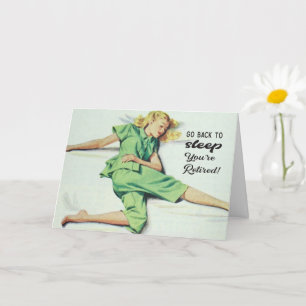 Carte Drôle femme rétro en pyjama retraite