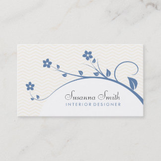 Carte élégante avec des fleurs bleues et chevrón