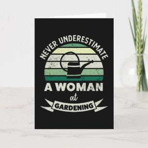 Carte Femme au jardin Funny Gardener Cadeaux Maman