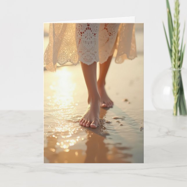 Carte Femme d'anniversaire à pied sur la plage (Devant)