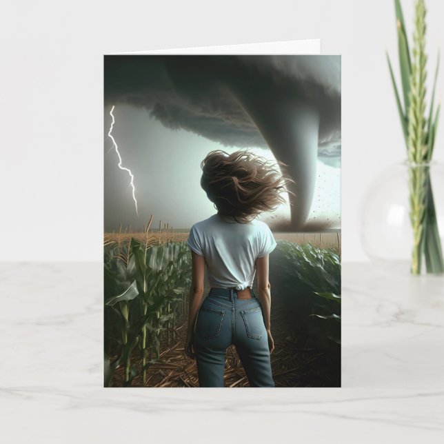 Carte Femme d'anniversaire regardant une tornade (Devant)