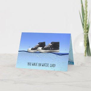 Carte Fête des pères baskets noirs sur l'eau