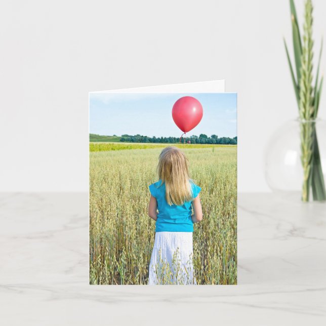 Carte fille dans le champ de blé avec ballon rouge (Devant)