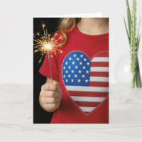 Fille patriotique d'anniversaire tenant un cierge