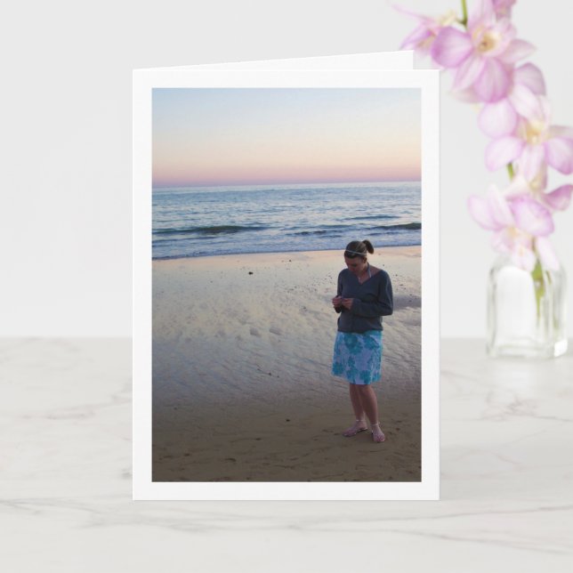 Carte Fille sur la plage au coucher du soleil (Orchidée)