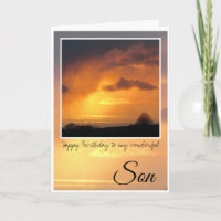 Fils d'anniversaire, soleil brillant derrière les
