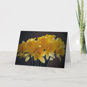 Carte Fleurs jonquilles jaunes dans la fenêtre éclairée 