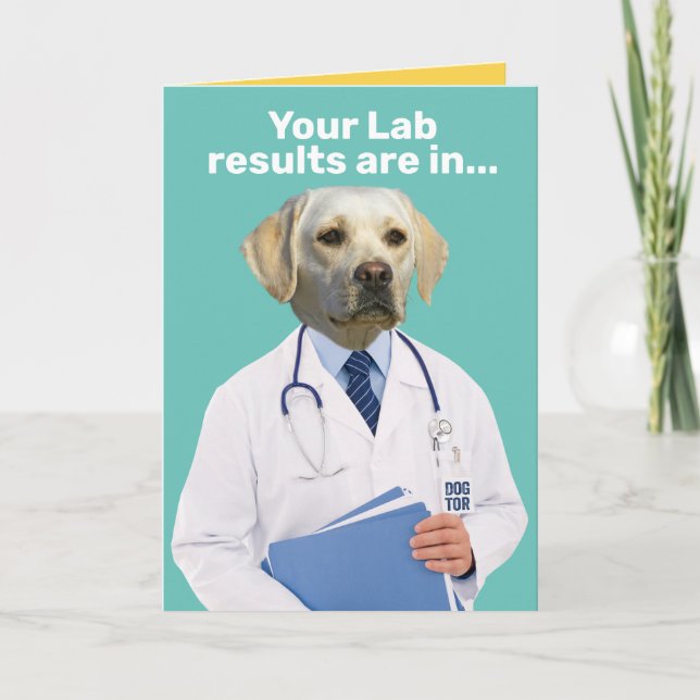 Carte Funny Yellow Lab Doctor avec résultats de laborato (Devant)