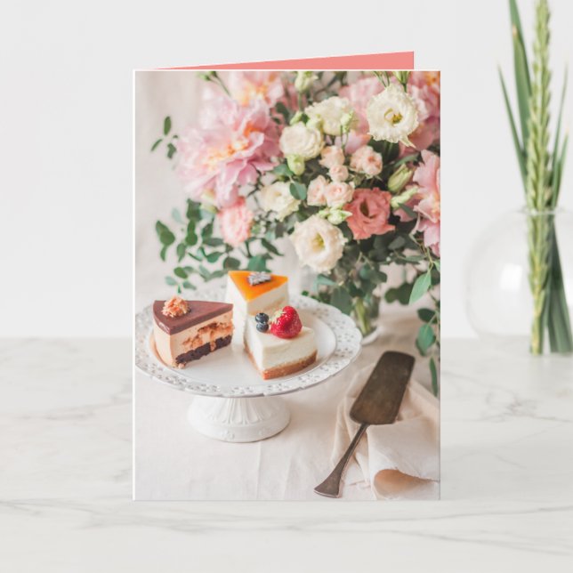 Carte Gâteau d'anniversaire élégant et bouquet de fleurs (Devant)