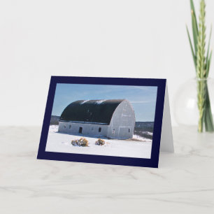 Carte Grange avec le toit incurvé dans la neige