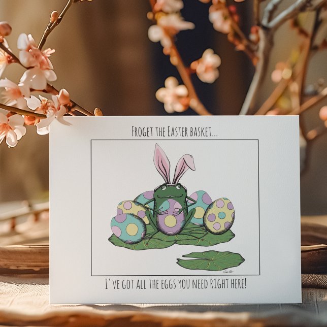 Carte Grotte de grenouille, oeufs et panier de Pâques Ca (Funny Froget the Easter Basket Card. Hand Drawn Humorous Easter Card. Green Frog with Colorful Eggs )
