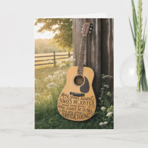 Carte Guitare d'anniversaire appuyée contre une grange a