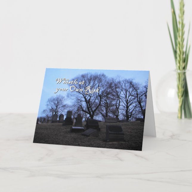 Carte Halloween, cimetière Éffrayant, siffler à ses risq (Devant)