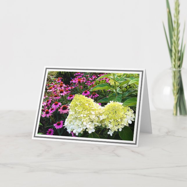 Carte Hydrangée blanche crémeuse et fleurs de cônes rose (Devant)