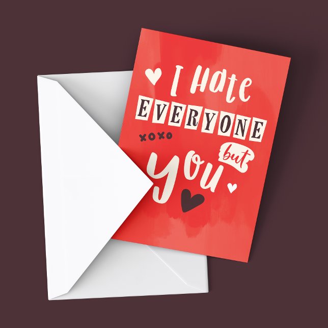 Carte Je déteste tout le monde sauf toi (I hate everyone but you Card mockup shown on dark background with envelope. Valentine's day card)