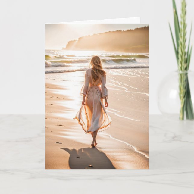 Carte Jeune femme marchant sur la plage (Devant)