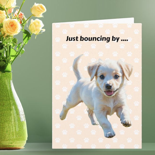 Carte Joli chiot rebondissant avec des Empreintes de pat (A Get Well card with cute puppy picture and 'Just bouncing by' on a peach background with paw prints)