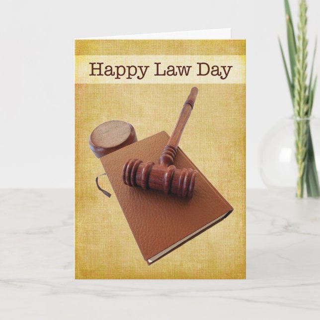Carte Jour heureux Gavel de paralégal et livre sur le (Devant)
