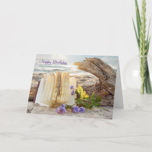 Carte journal et roses sur le bois de flottage