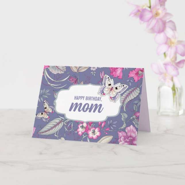 Carte Joyeux anniversaire, maman. Fleurs et papillon (Orchidée)