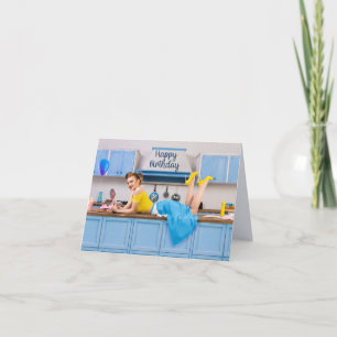 Carte Joyeux Anniversaire Rétro Femme de ménage faisant 