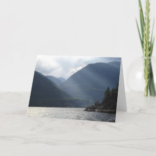 Carte La lumière brille à travers le nuage avec une cita