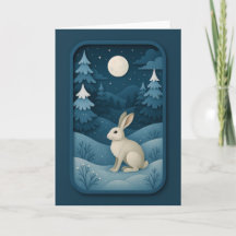 Lapin au clair de lune dans la forêt enneigée