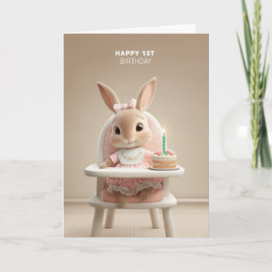 Carte Lapin doux dans une chaise haute avec gâteau de pr