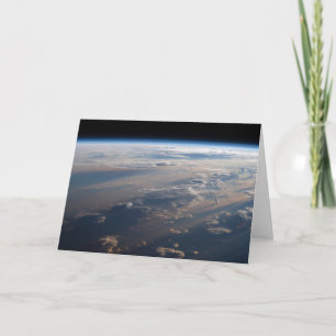 Carte Le lever Du Soleil Coule De Longues Ombres Sur La 